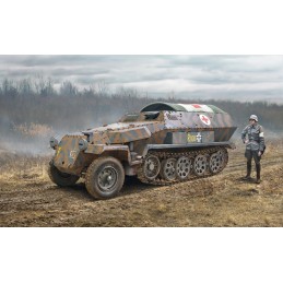 Sd.Kfz.251/8 Ambulance 1:72 Italeri Italeri I7077 - 1