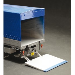 Volvo FH16 cloaked with 1/24 Italeri tailgate Italeri I3945 - 4