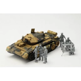 Crusader Mk.III tank and 1/35 Italeri crew Italeri I6592 - 7